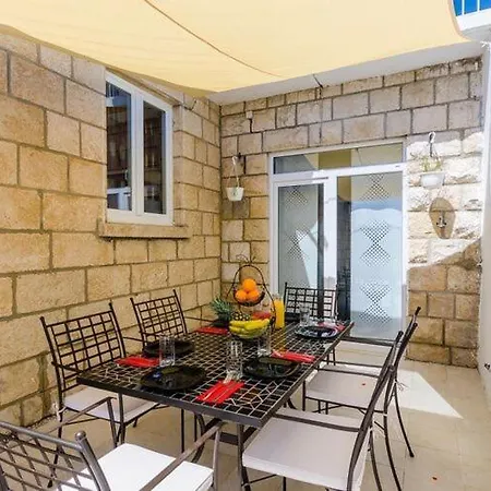 Σπίτι διακοπών 3 Bedroom With Terrace