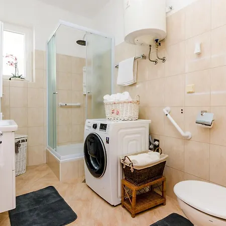 Σπίτι διακοπών 3 Bedroom With Terrace Mlini