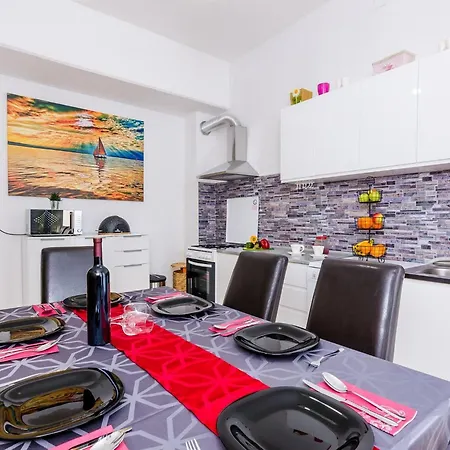 Σπίτι διακοπών 3 Bedroom With Terrace