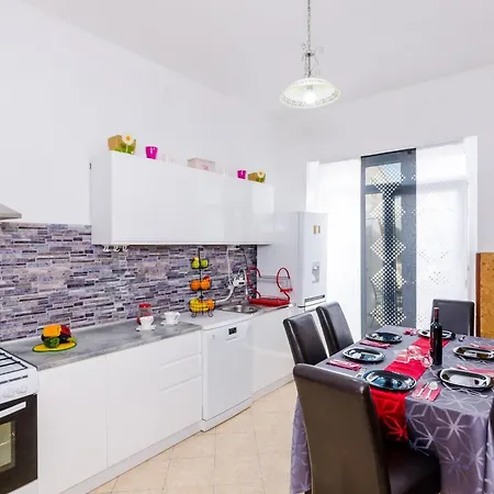 Σπίτι διακοπών 3 Bedroom With Terrace Mlini