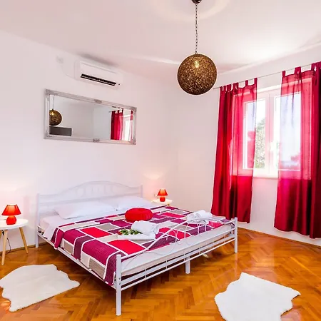 3 Bedroom With Terrace 米利尼