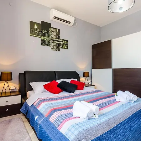 3 Bedroom With Terrace 度假居