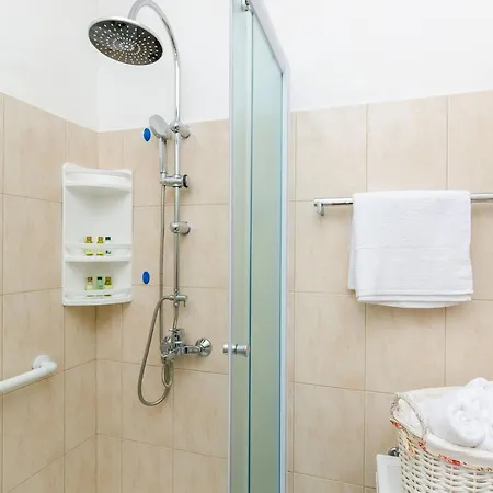 3 Bedroom With Terrace 度假居 米利尼